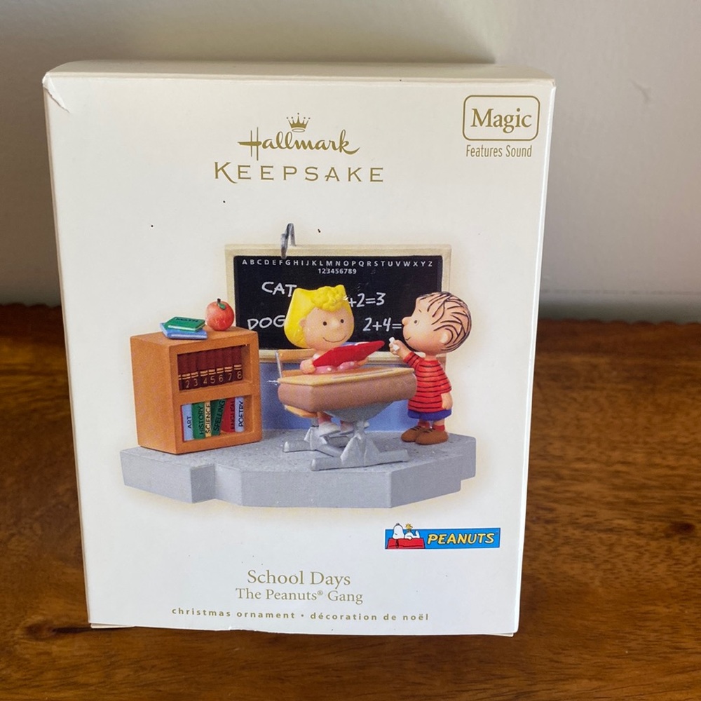 2008 Hallmark Peanuts School Days Magic Sound Ornament